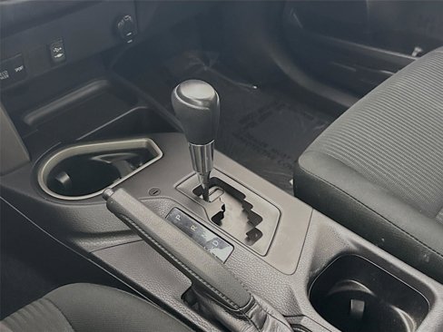 Used 2018 Toyota RAV4 LE image 28