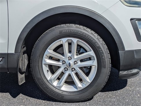 Used 2016 Ford Explorer XLT image 11