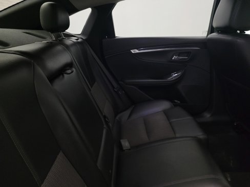 Used 2016 Chevrolet Impala LT w/ Convenience Package image 19