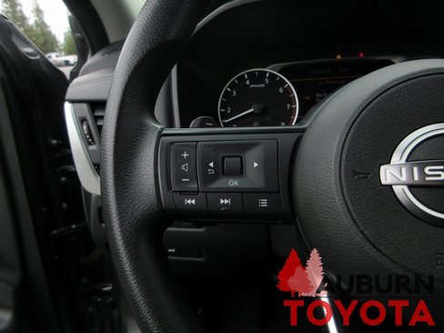 Used 2024 Nissan Rogue SV image 14