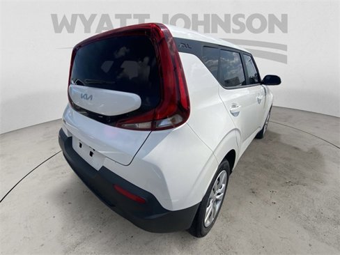 Used 2022 Kia Soul LX image 9