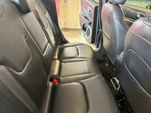 Used 2017 Jeep Renegade Limited image 22