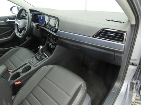 Certified 2024 Volkswagen Jetta SE image 18