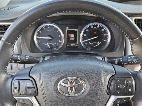 Used 2018 Toyota Highlander SE image 31