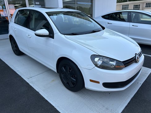 Used 2010 Volkswagen Golf 4-Door image 1