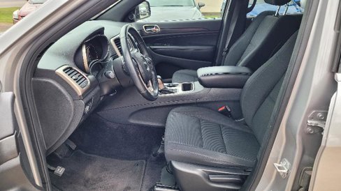 Used 2017 Jeep Grand Cherokee Laredo image 9