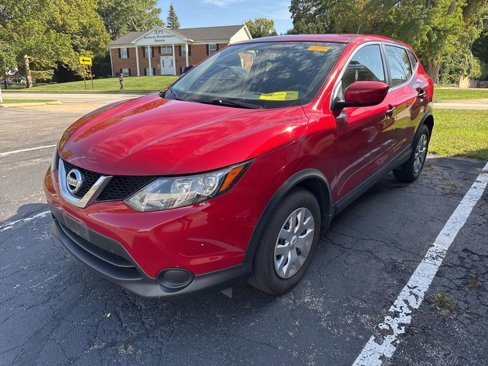 Used 2017 Nissan Rogue Sport S image 2