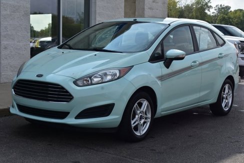 Used 2017 Ford Fiesta SE w/ Cold Weather Package image 9