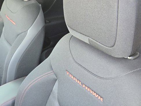 Used 2023 Jeep Renegade Trailhawk image 17
