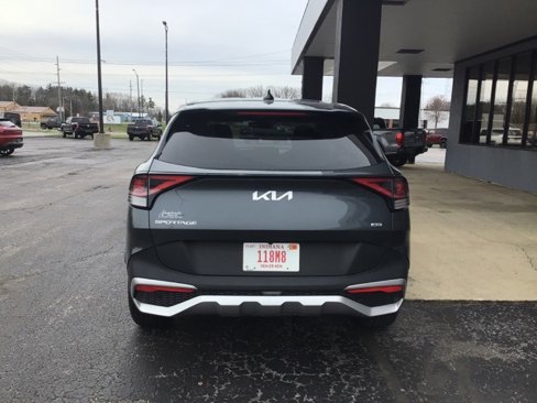 Used 2023 Kia Sportage LX image 9