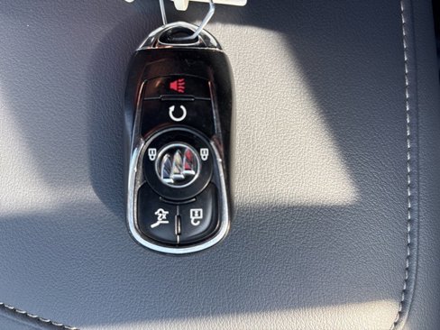Used 2024 Buick Enclave Premium image 32