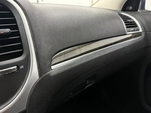 Used 2019 Chrysler 300 Limited image 22