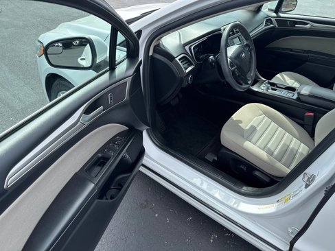 Used 2018 Ford Fusion S image 9