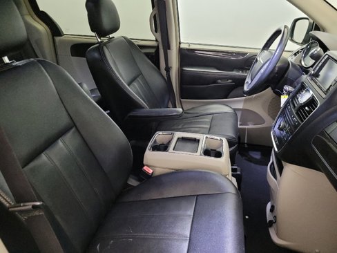 Used 2016 Chrysler Town & Country Touring w/ Driver Convenience Group image 21