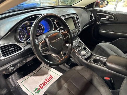 Used 2016 Chrysler 200 Limited image 10