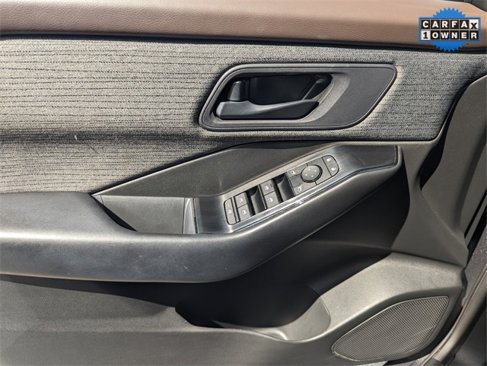 Used 2023 Nissan Rogue S image 28