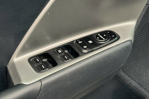 Used 2019 Kia Niro LX image 17