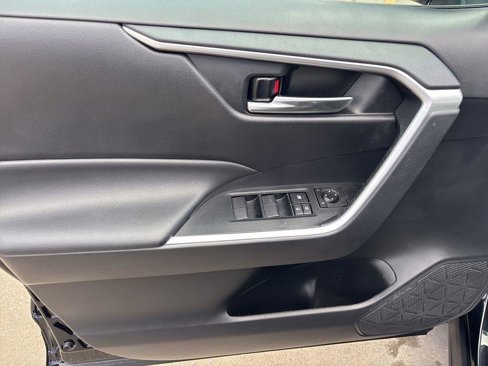 Used 2021 Toyota RAV4 XLE image 14