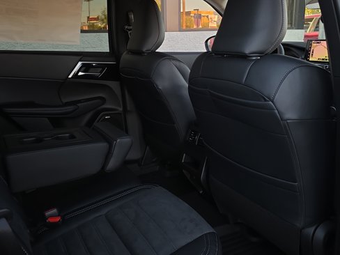 New 2025 Mitsubishi Outlander SE image 21