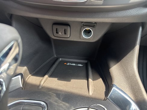 Used 2022 Chevrolet Traverse LT image 38