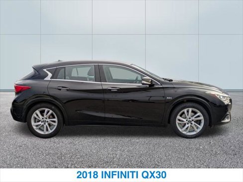 Used 2018 INFINITI QX30 image 6