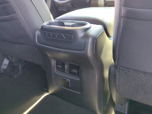 Used 2018 Nissan Titan SV w/ SV Convenience Package image 32