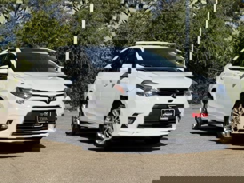 Used 2014 Toyota Corolla LE Premium image 2