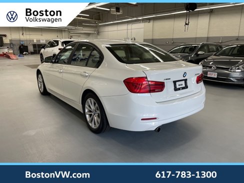 Used 2018 BMW 320i xDrive Sedan w/ Convenience Package image 2