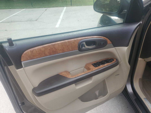 Used 2010 Buick Enclave CXL image 18