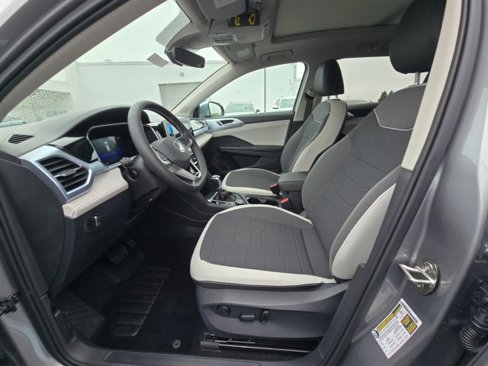 New 2025 Volkswagen Taos SE image 22