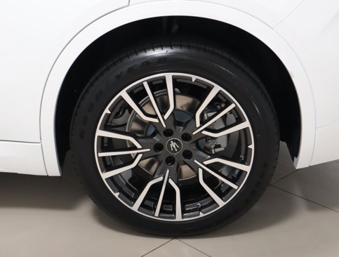 New 2025 Maserati Grecale GT image 9