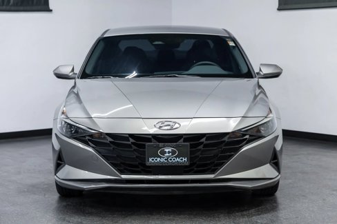 Used 2023 Hyundai Elantra SE image 3