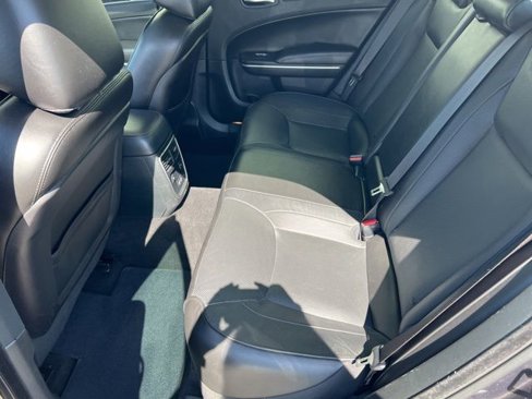 Used 2019 Chrysler 300 Limited image 18