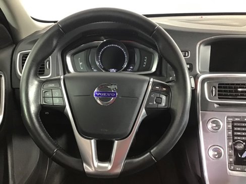 Used 2017 Volvo S60 T5 Inscription image 11