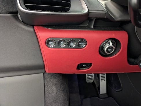 Used 2023 McLaren Artura image 17