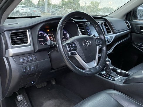 Used 2017 Toyota Highlander Limited image 9