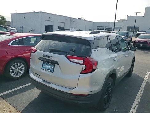 Used 2022 GMC Terrain SLE w/ Driver Convenience Package image 3