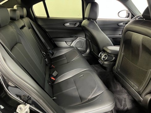 Used 2022 Alfa Romeo Giulia Sprint image 31