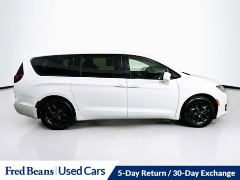 Used 2020 Chrysler Pacifica Touring w/ S Appearance Package image 9