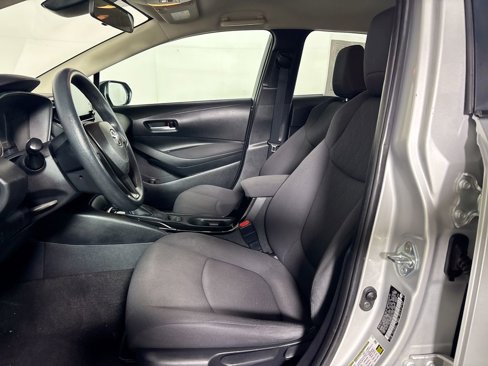 Used 2020 Toyota Corolla LE image 11
