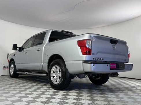Used 2017 Nissan Titan SV image 6