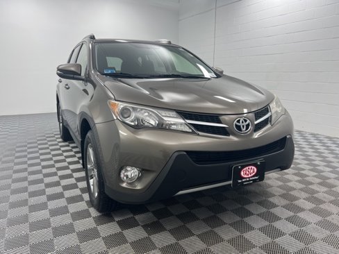 Used 2015 Toyota RAV4 XLE image 2