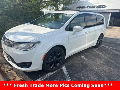 Used 2018 Chrysler Pacifica Touring-L Plus w/ S Appearance Package image 1