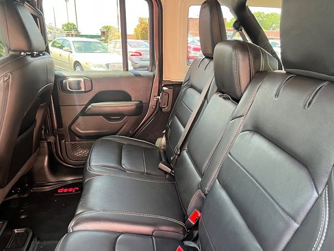 Used 2021 Jeep Wrangler Unlimited Sahara w/ Uconnect 4C Nav & Sound Group image 18
