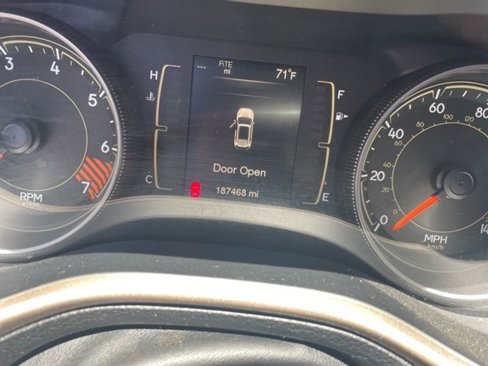 Used 2015 Jeep Cherokee Sport image 10