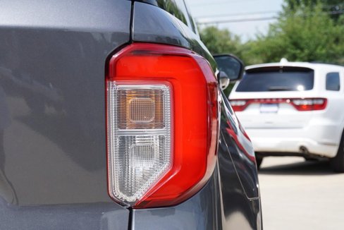 Used 2021 Ford Explorer XLT image 17