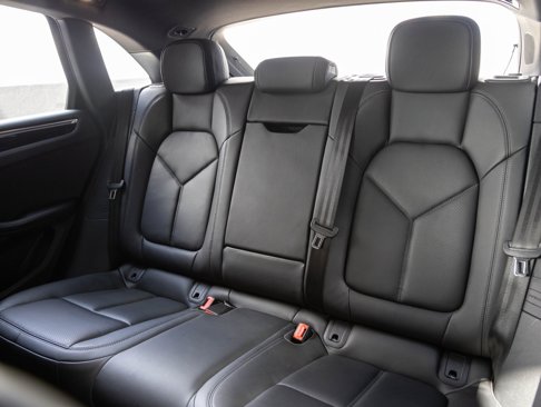 Certified 2024 Porsche Macan image 24