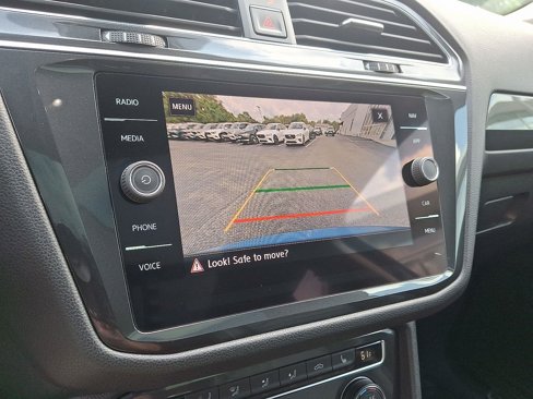 Used 2018 Volkswagen Tiguan SEL Premium image 19