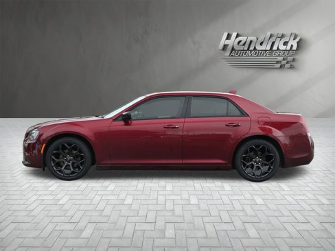 Used 2019 Chrysler 300 Touring w/ Sport Appearance Package image 9