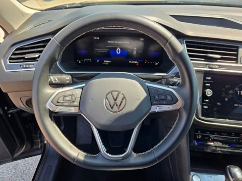 Used 2023 Volkswagen Tiguan SE image 31